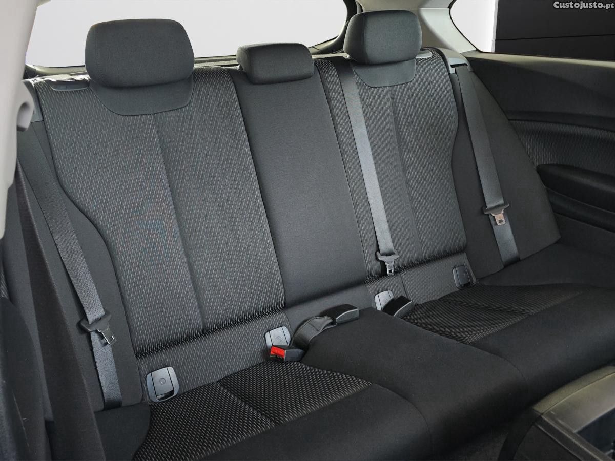 BMW 114 i — fotografia 10