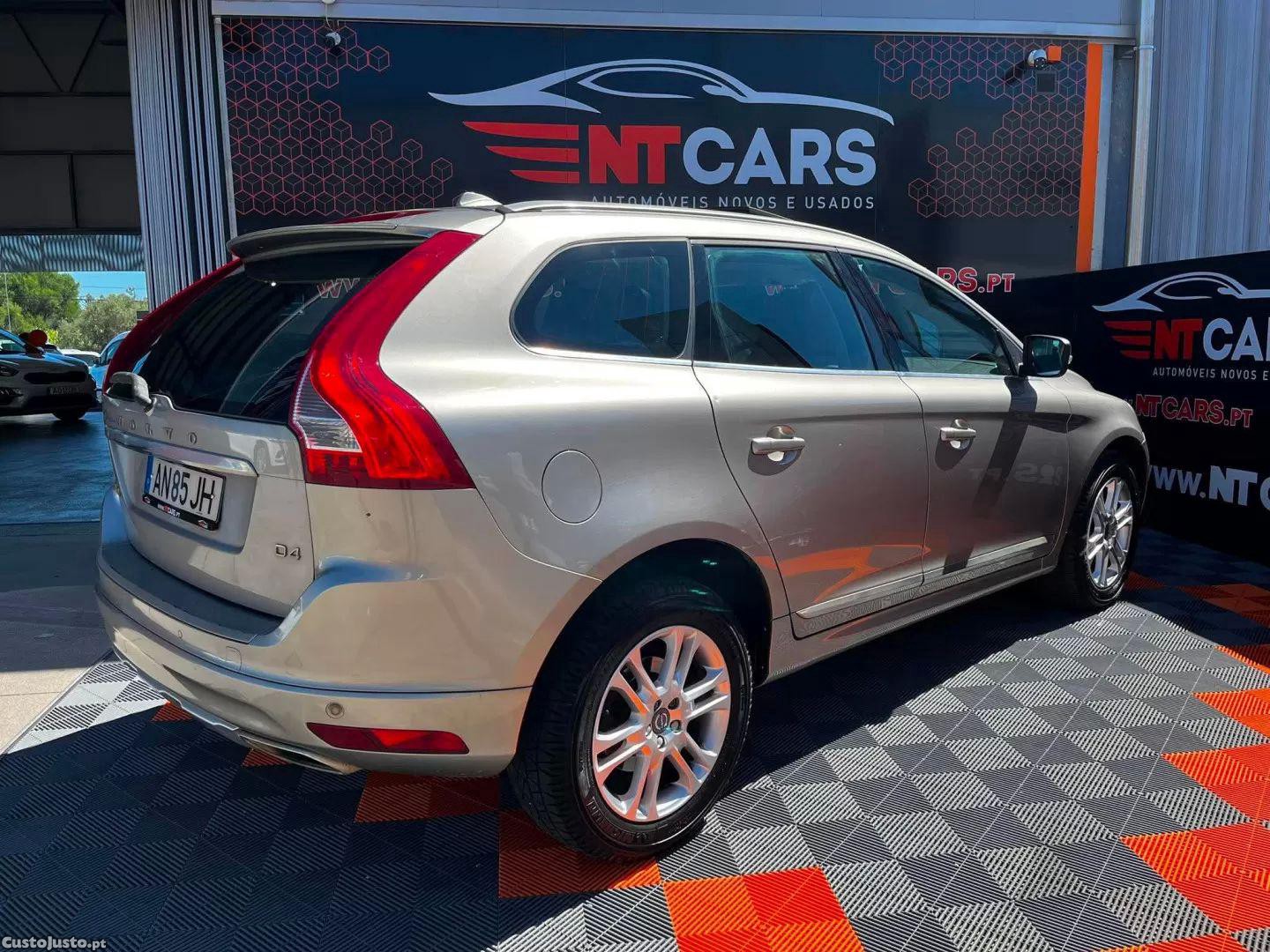 Volvo XC 60 2.0 d4 momentum geartronic — fotografia 22