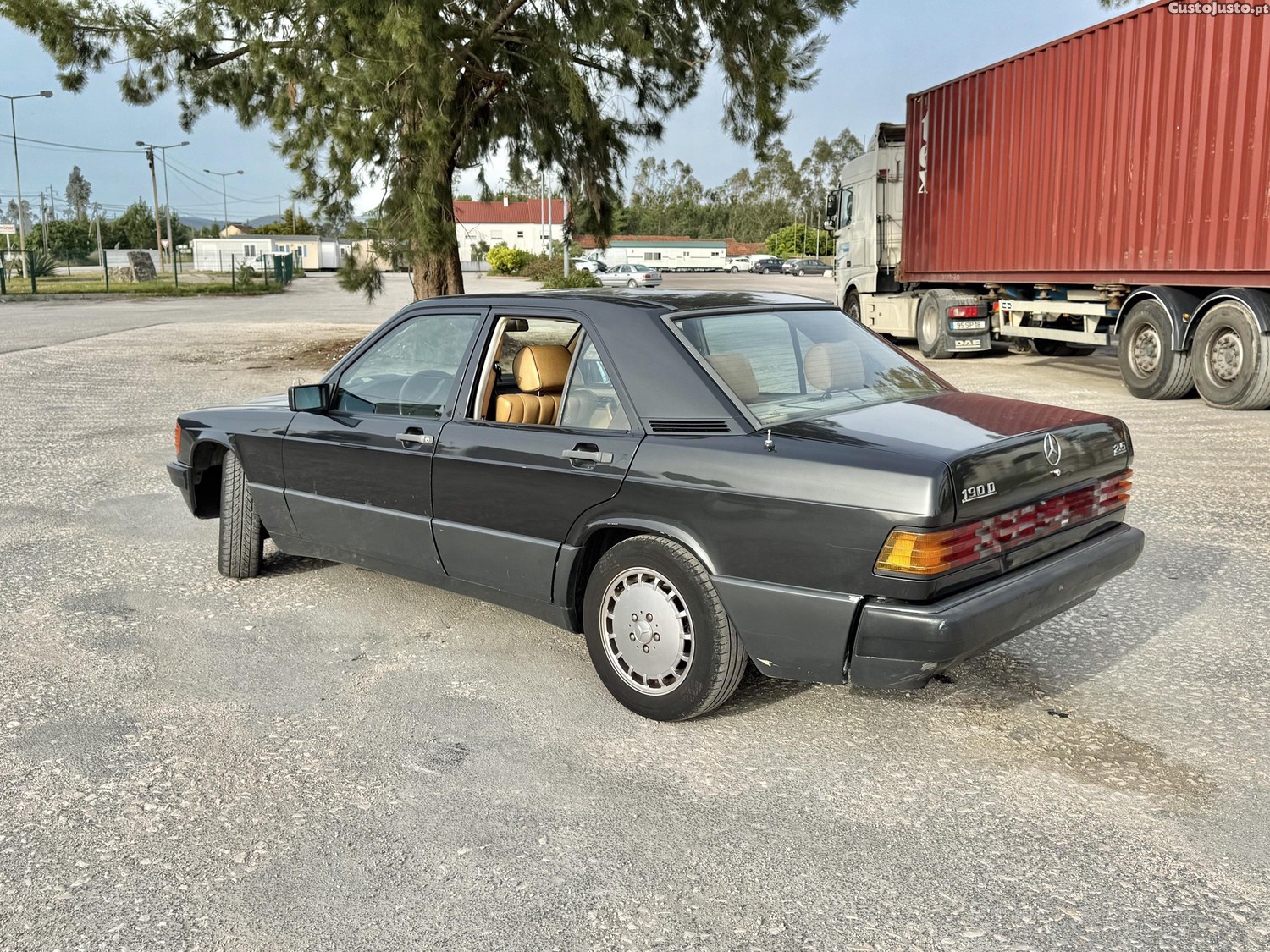 Mercedes-Benz 190 2.5 USA — fotografia 7