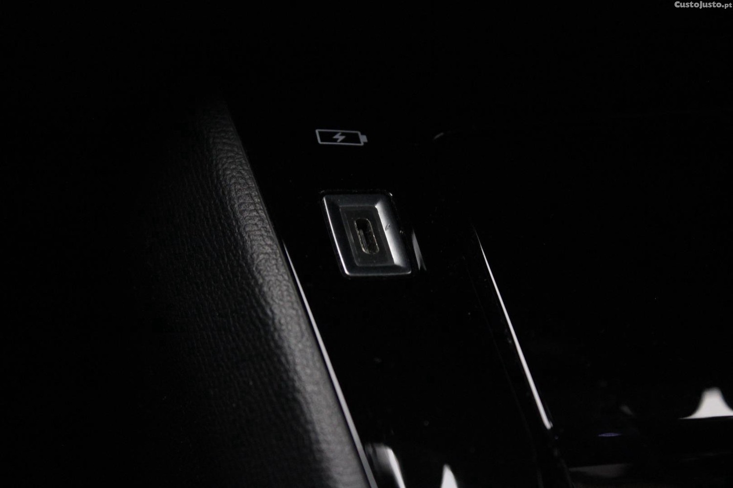 Peugeot 208 1.5 BlueHDI GT — fotografia 17