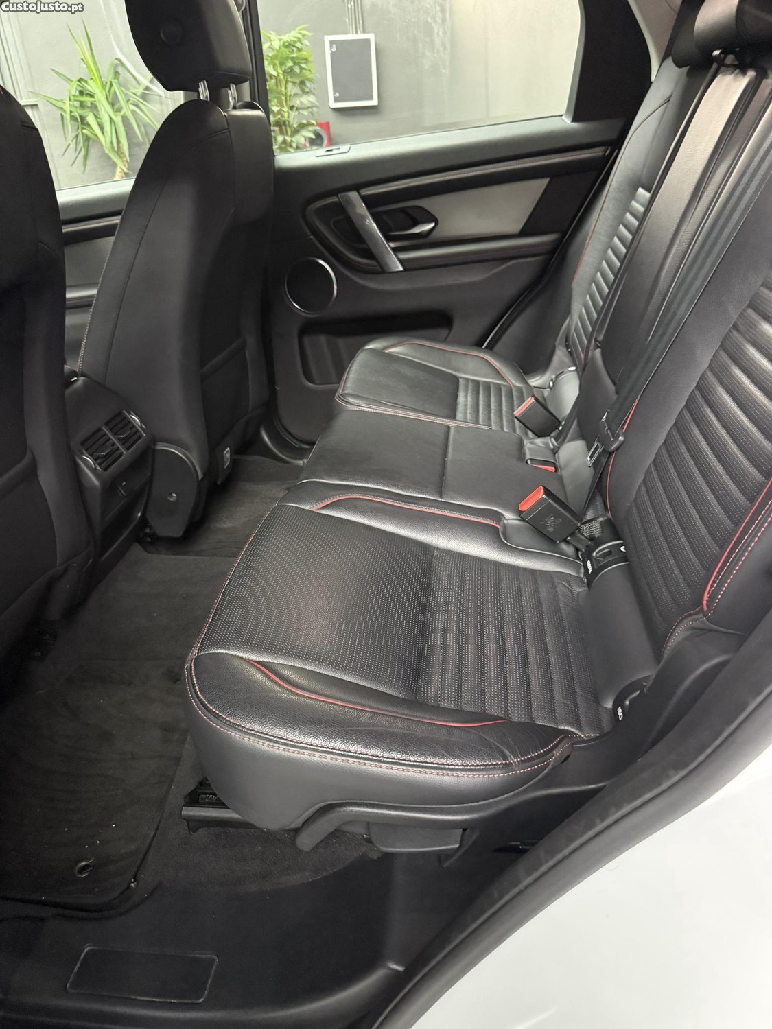 Land Rover Discovery R Dynamic — fotografia 18