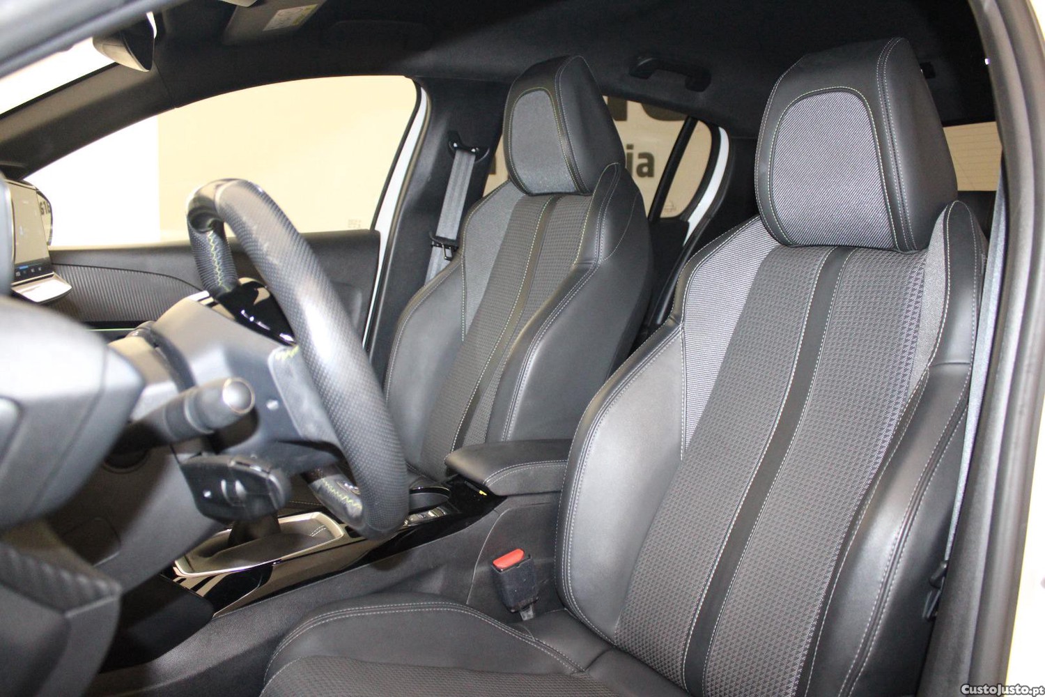 Peugeot 208 1.5 BlueHDI GT — fotografia 10