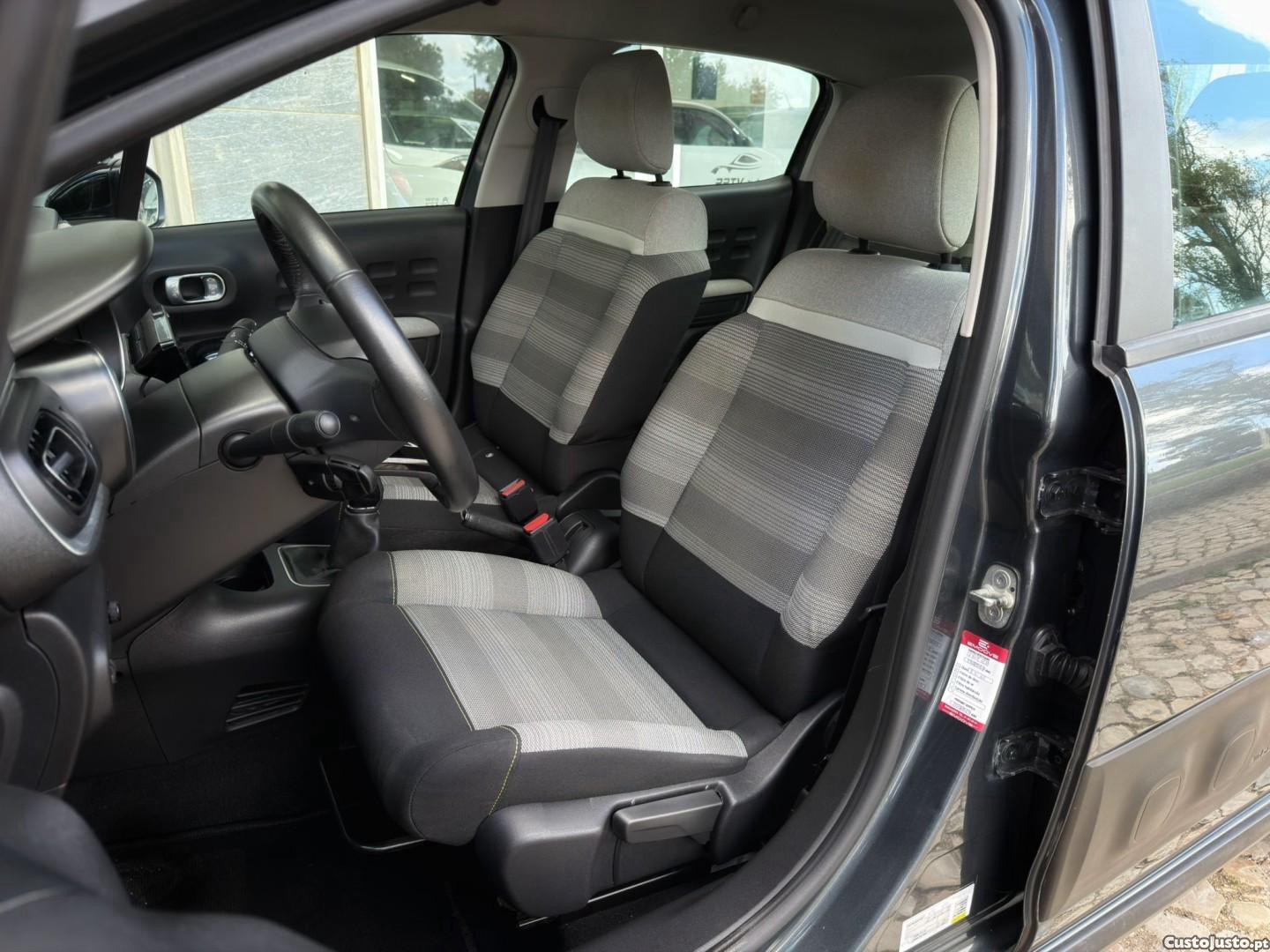 Citroën C3 1.2 PureTech Shine — fotografia 14