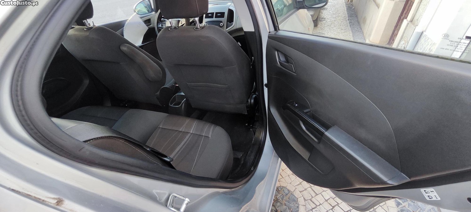 Chevrolet Aveo Sedan T300 — fotografia 3