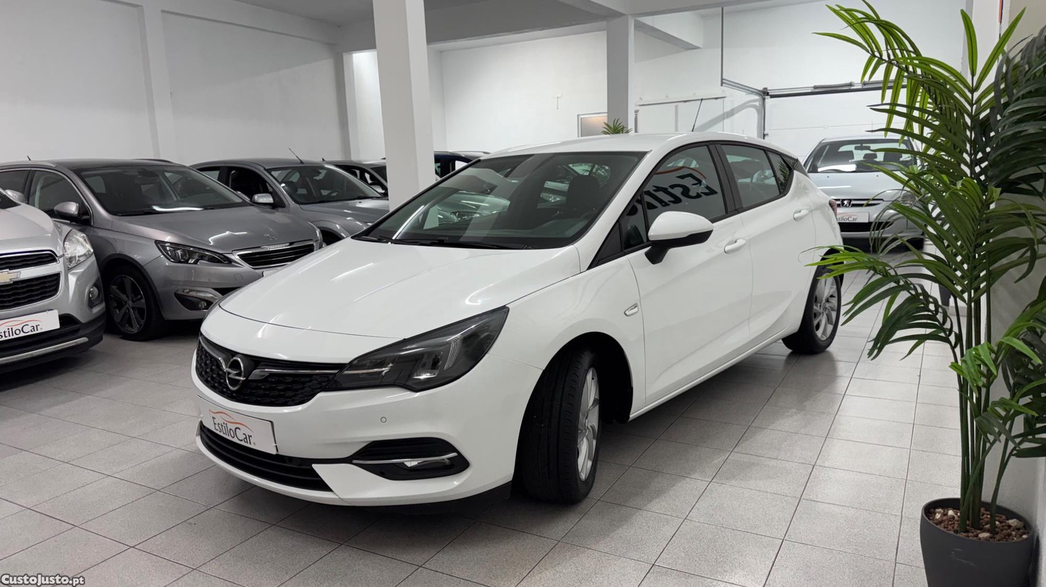 Opel Astra 1.5 D DESIGN TECH S/S — fotografia 11