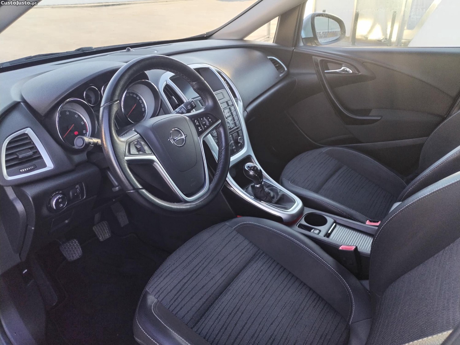 Opel Astra Sports Tourer — fotografia 2