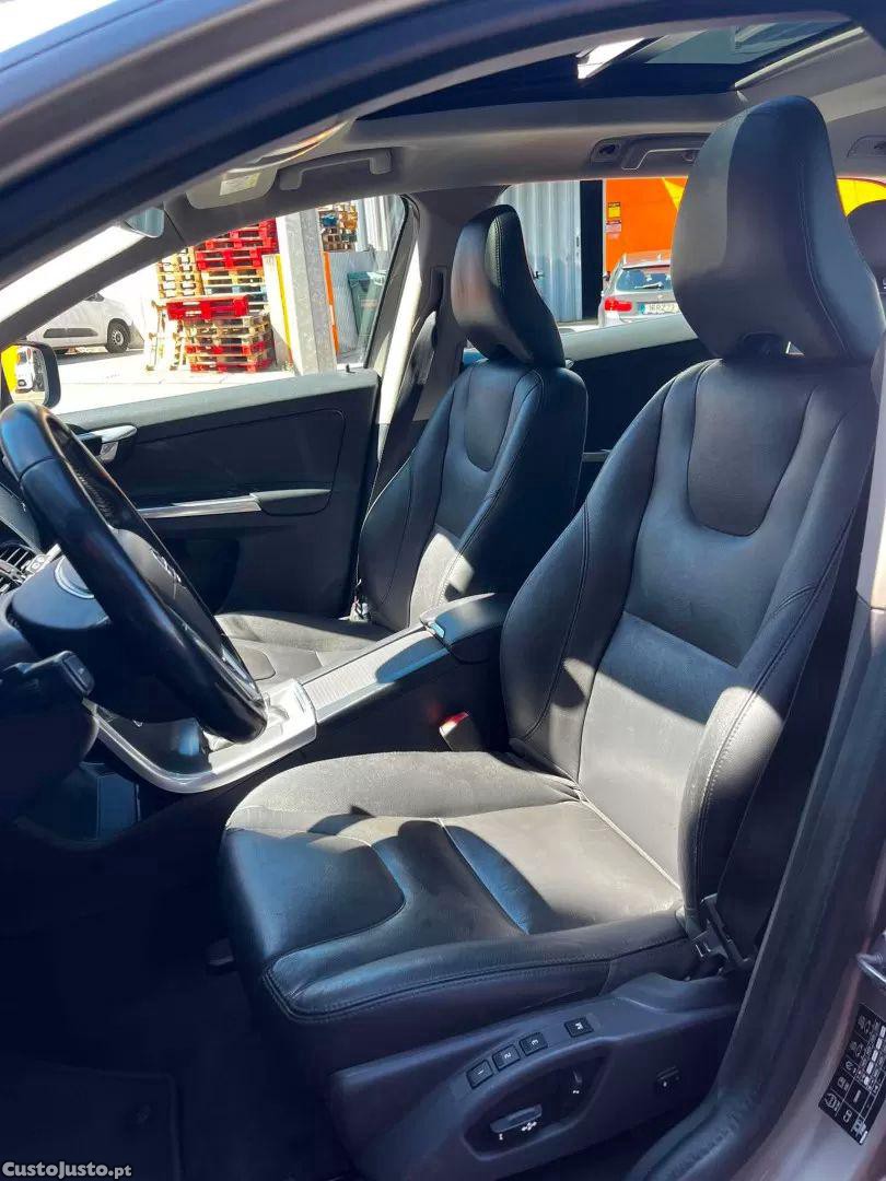 Volvo XC 60 2.0 d4 momentum geartronic — fotografia 19