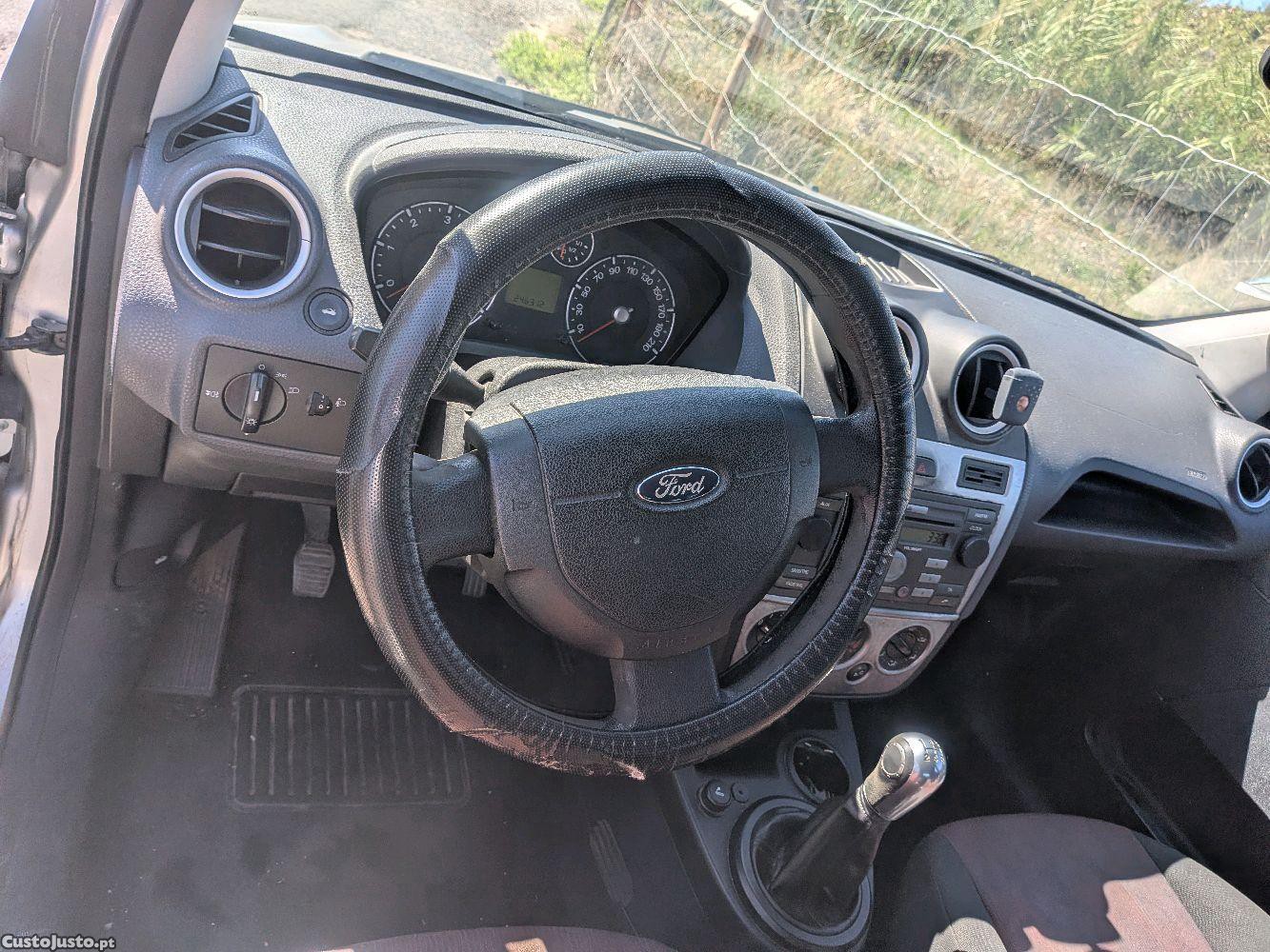 Ford Fiesta () — fotografia 3