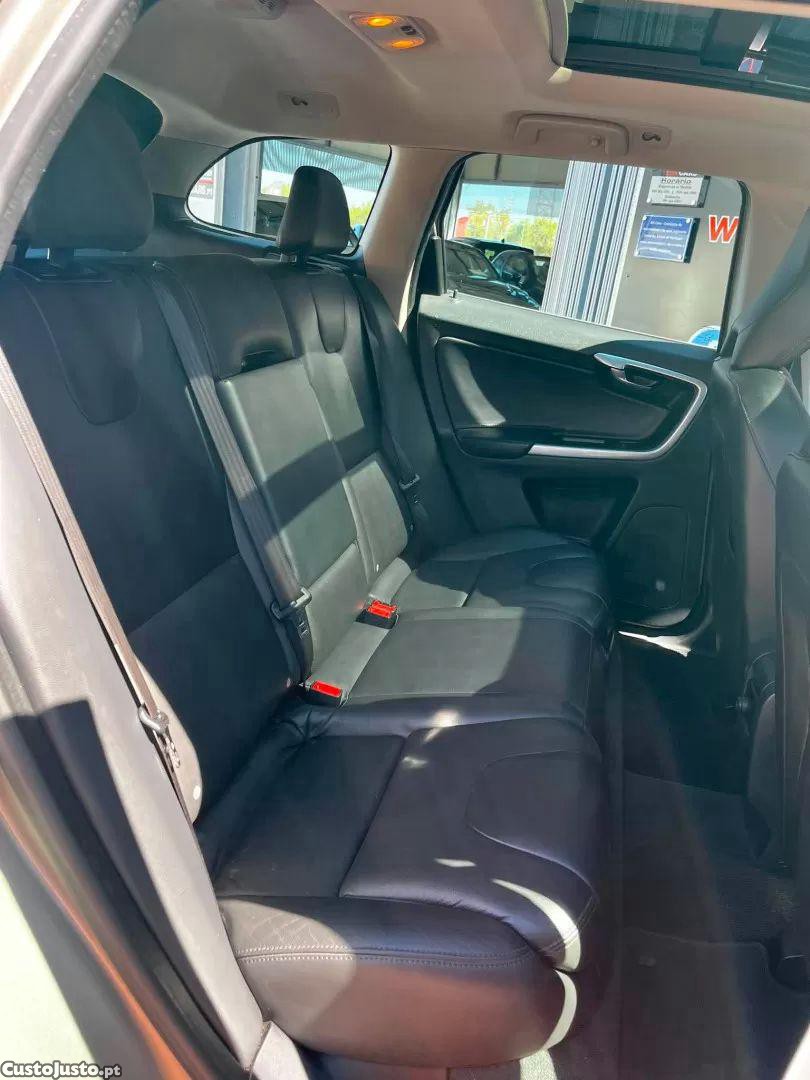 Volvo XC 60 2.0 d4 momentum geartronic — fotografia 5