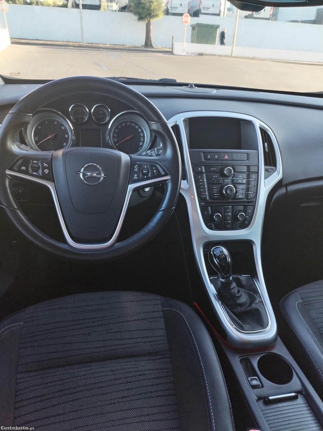 Opel Astra Sports Tourer — fotografia 4