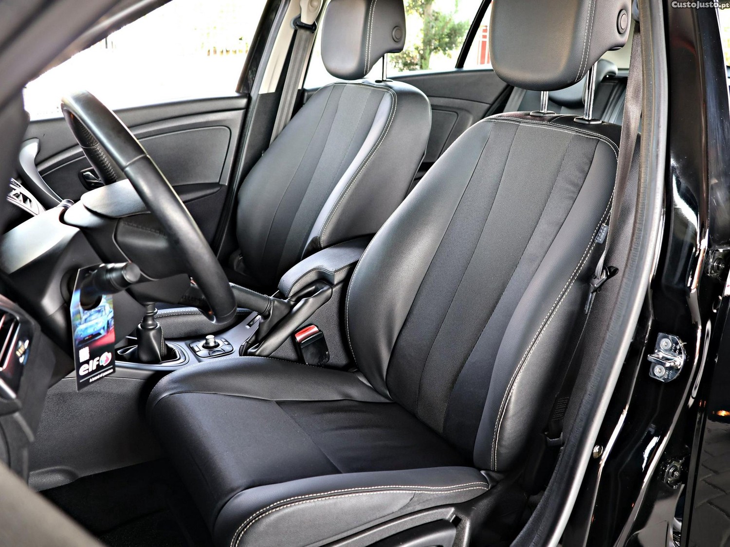 Renault Mégane Sport Tourer 1.5 dCi Confort SS — fotografia 3