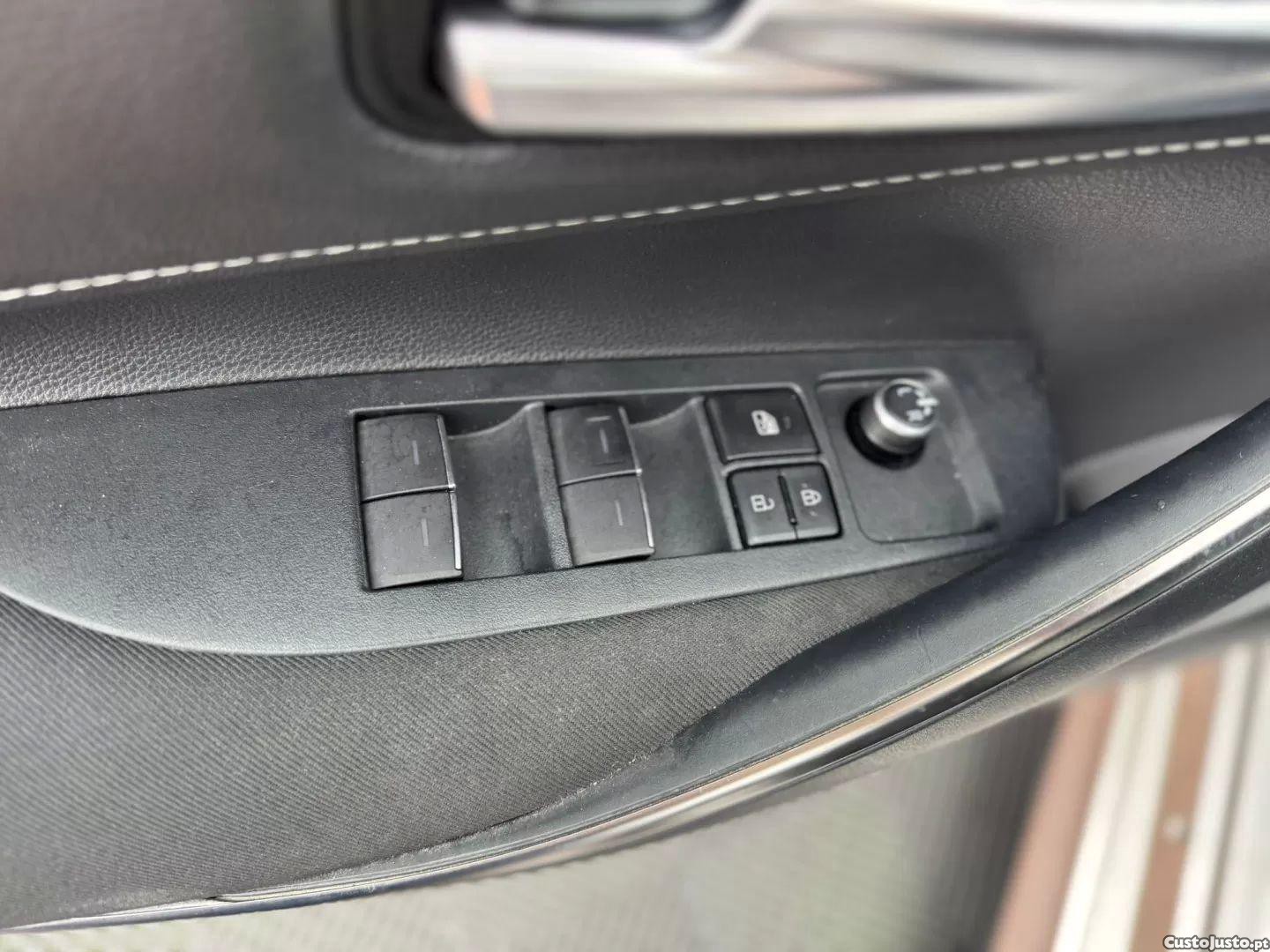 Toyota Corolla 1.8 hybrid comfort — fotografia 6