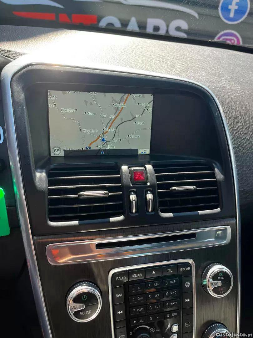 Volvo XC 60 2.0 d4 momentum geartronic — fotografia 14