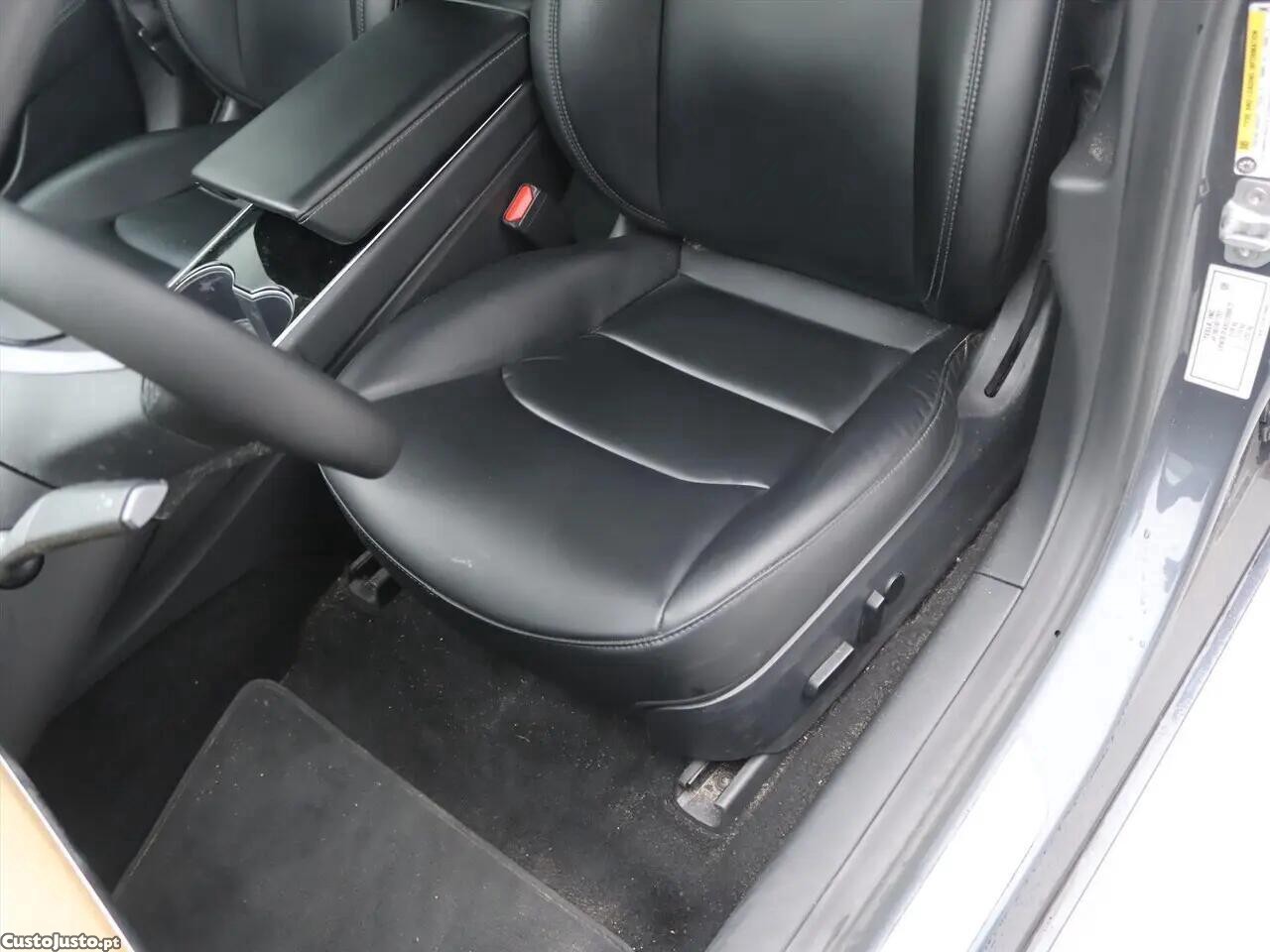 Tesla Model 3 Standard Range Plus RWD — fotografia 2