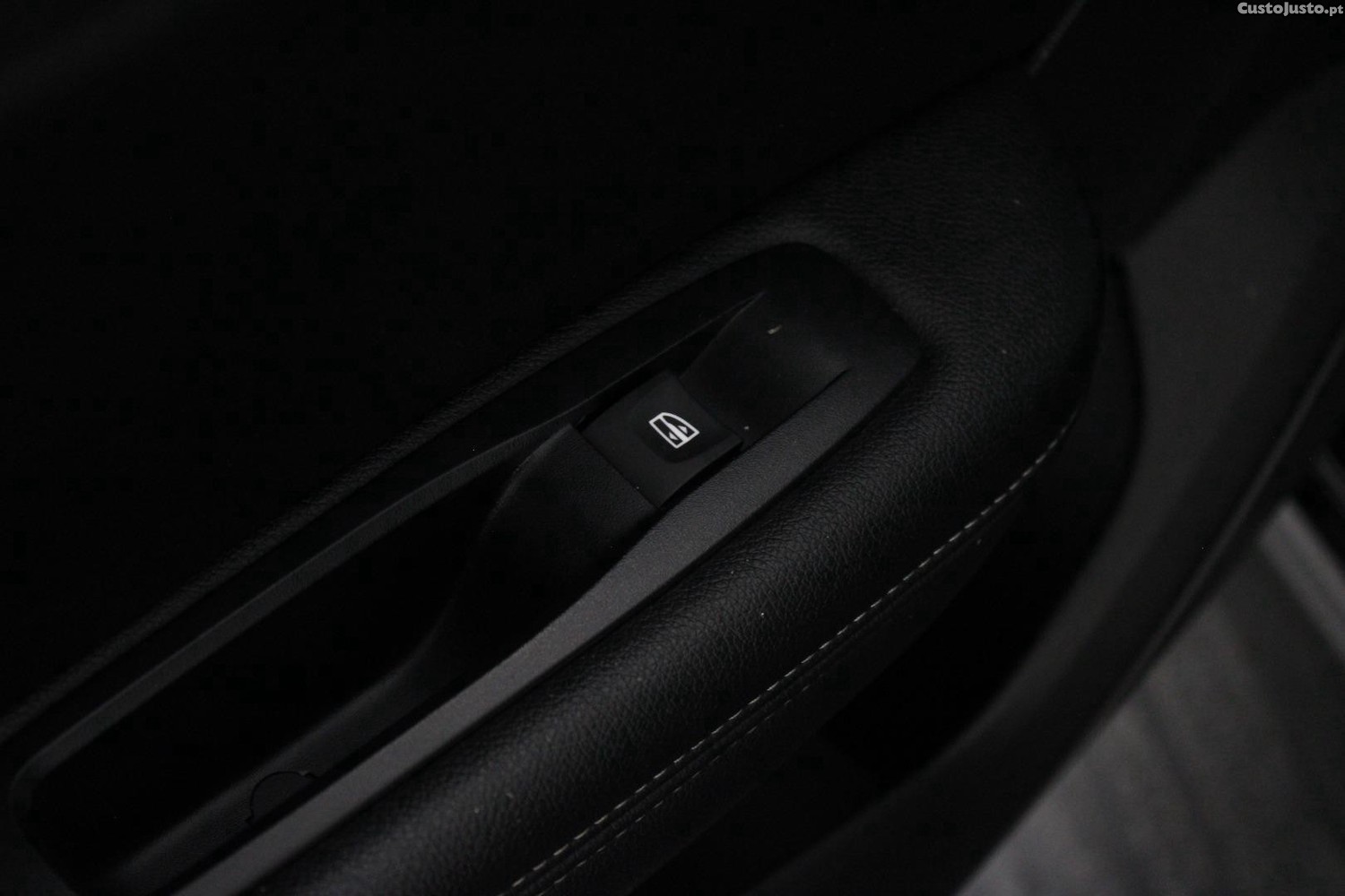 Renault Mégane GRANTOUR E-TECH 1.6 PLUG-IN (AUTO) — fotografia 12