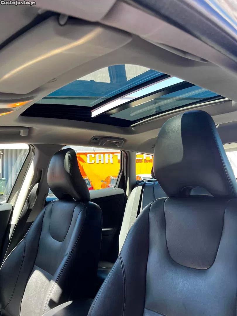 Volvo XC 60 2.0 d4 momentum geartronic — fotografia 17