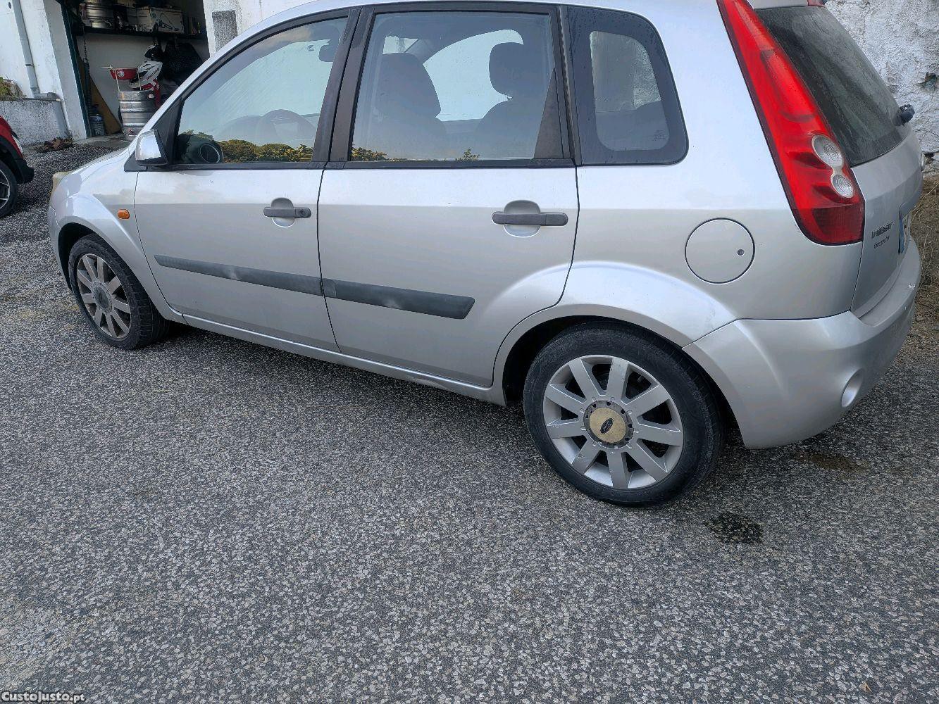Ford Fiesta () — fotografia 10