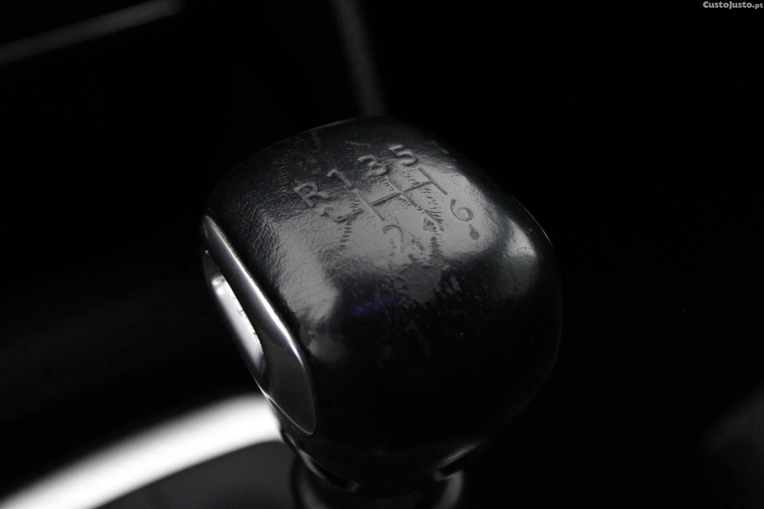Peugeot 208 1.5 BlueHDI GT — fotografia 14