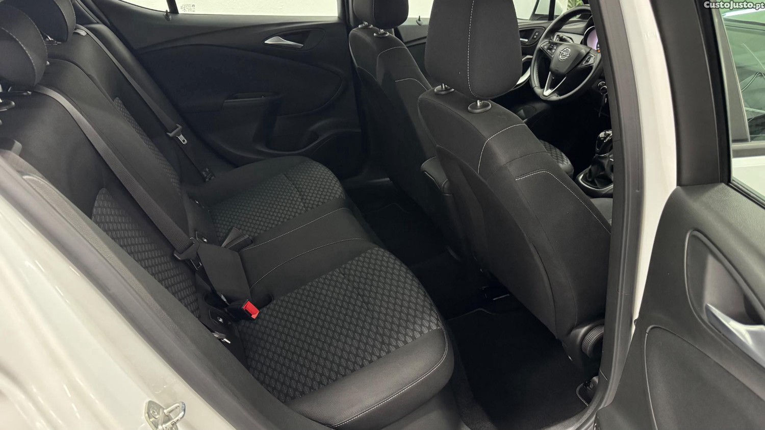 Opel Astra 1.5 D DESIGN TECH S/S — fotografia 3