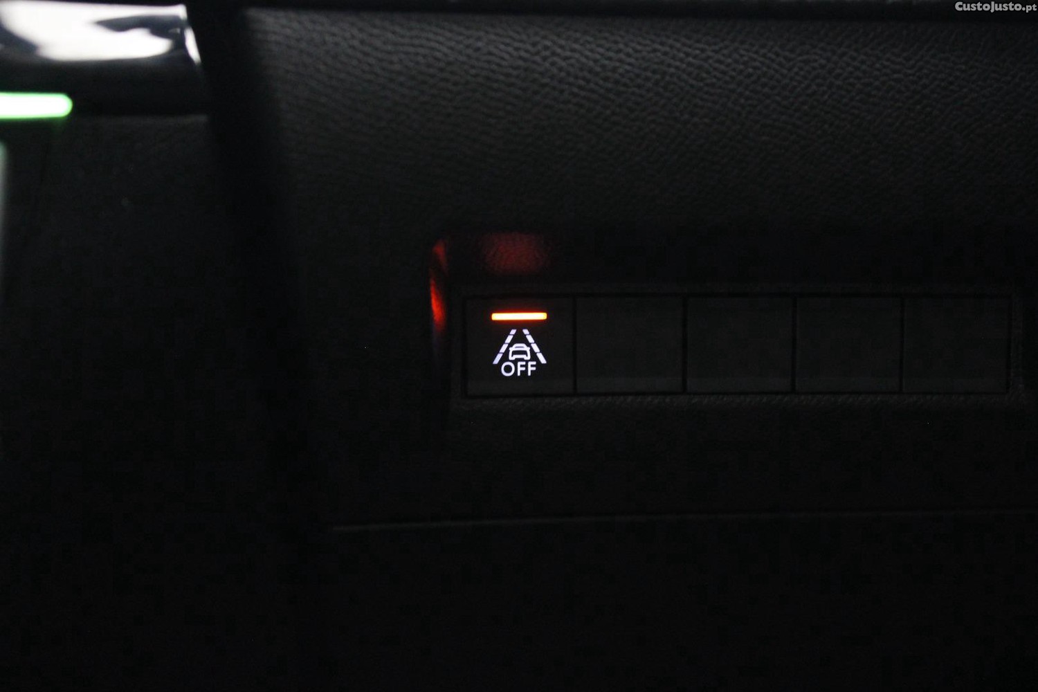 Peugeot 208 1.5 BlueHDI GT — fotografia 33