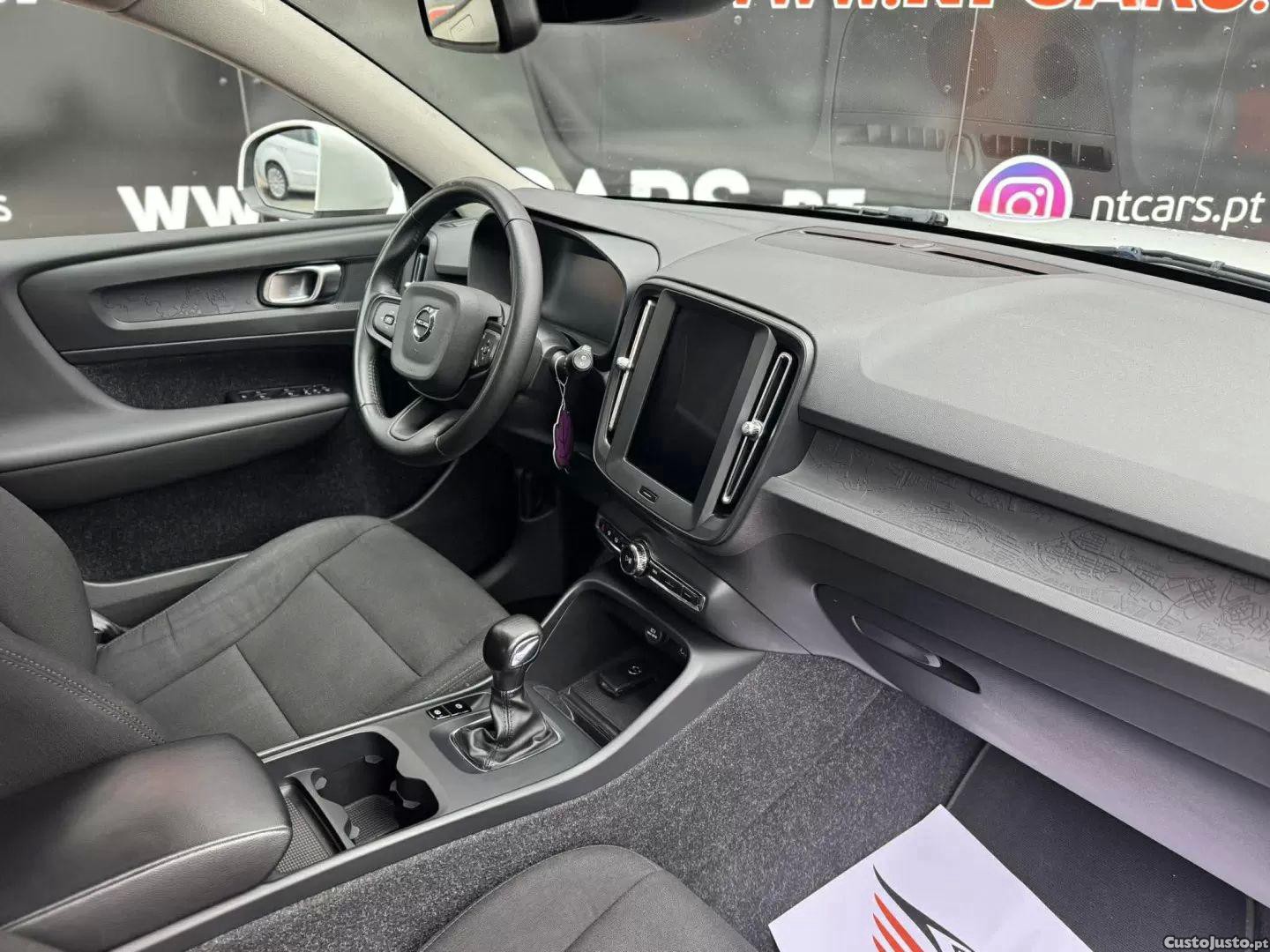 Volvo XC 40 2.0 d3 momentum core — fotografia 4