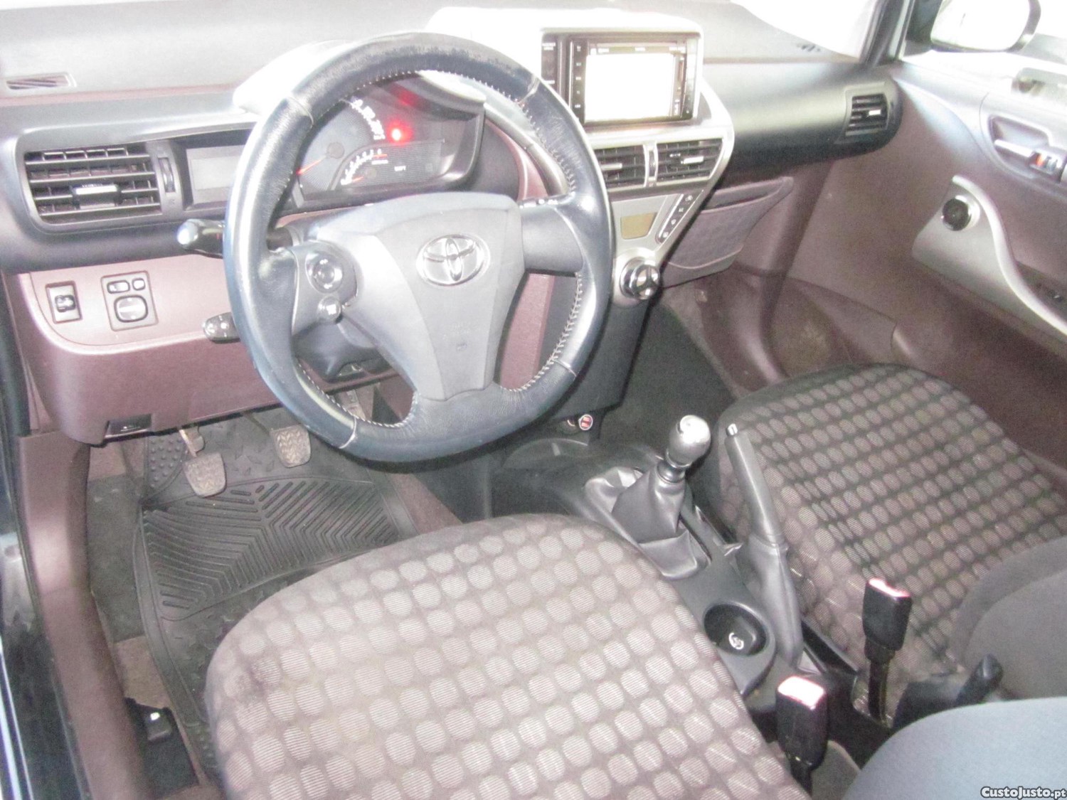Toyota iQ 1.4 D4D — fotografia 4