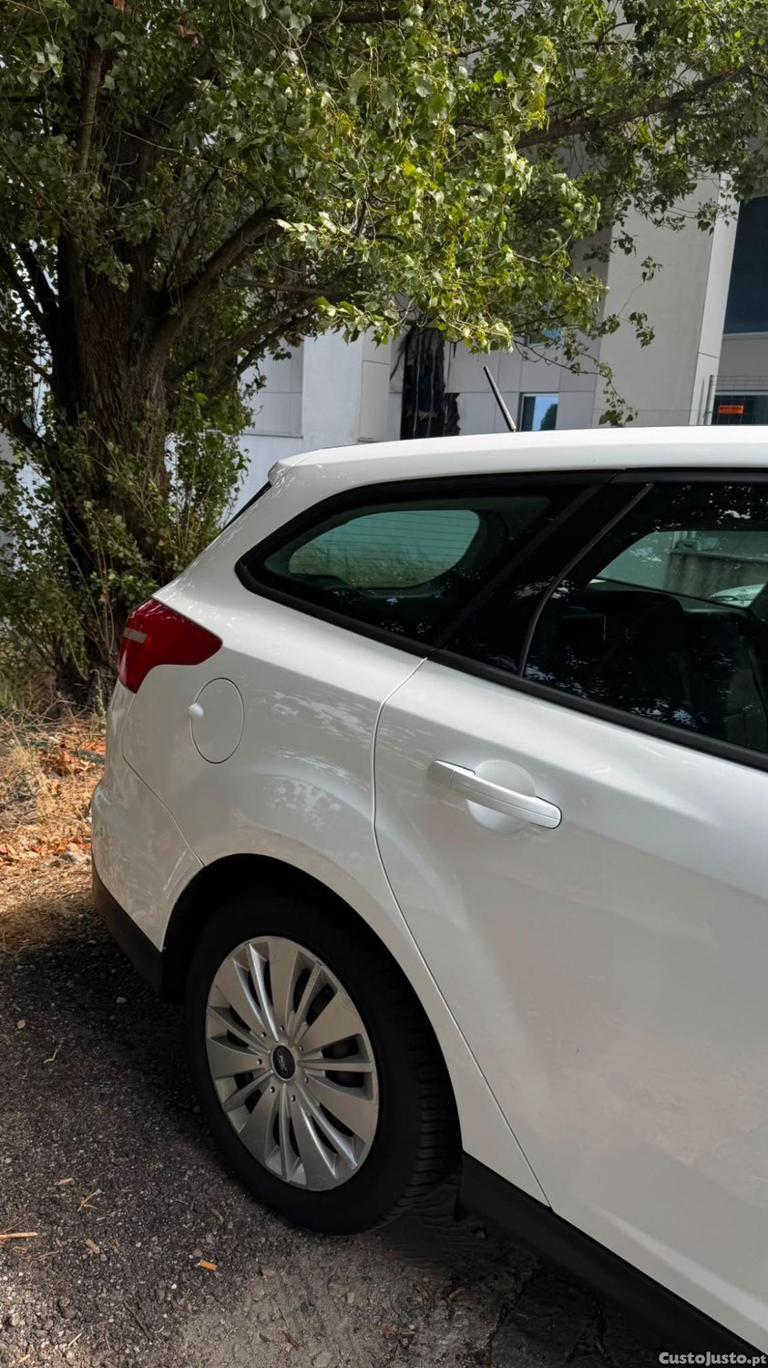 Ford Focus 1.5 TDCi 120cv — fotografia 3