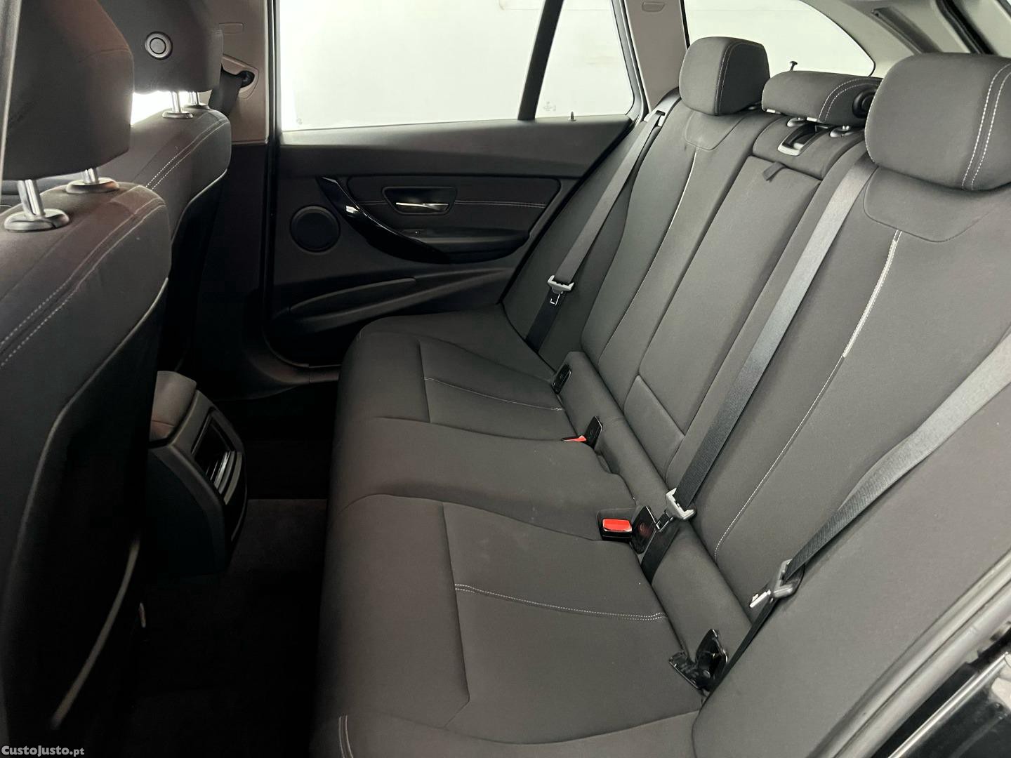 BMW 318 D TOURING (AUTO) — fotografia 4