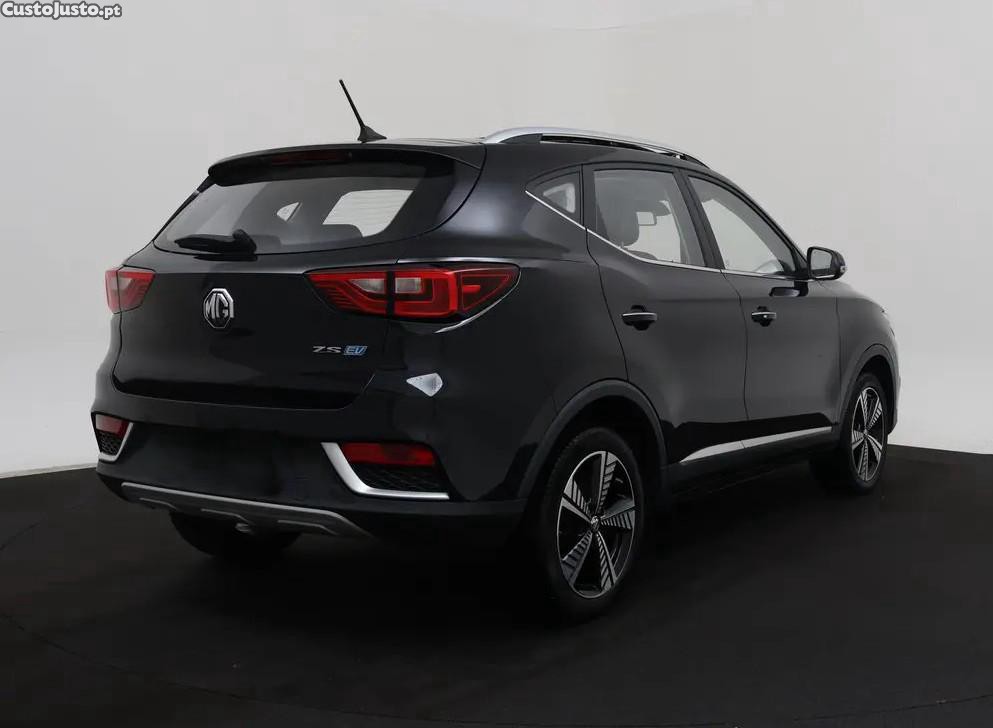 MG ZS 44.5 kWh Luxury — fotografia 29