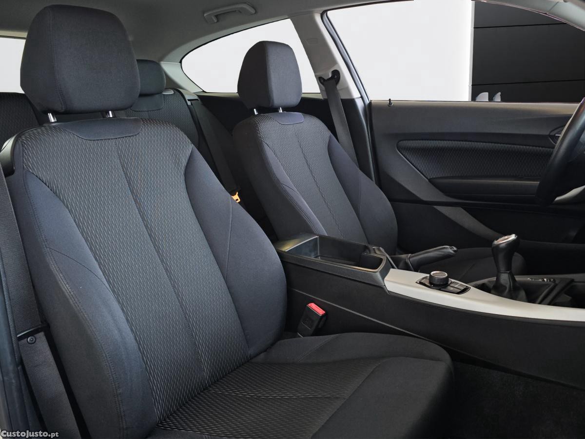 BMW 114 i — fotografia 11