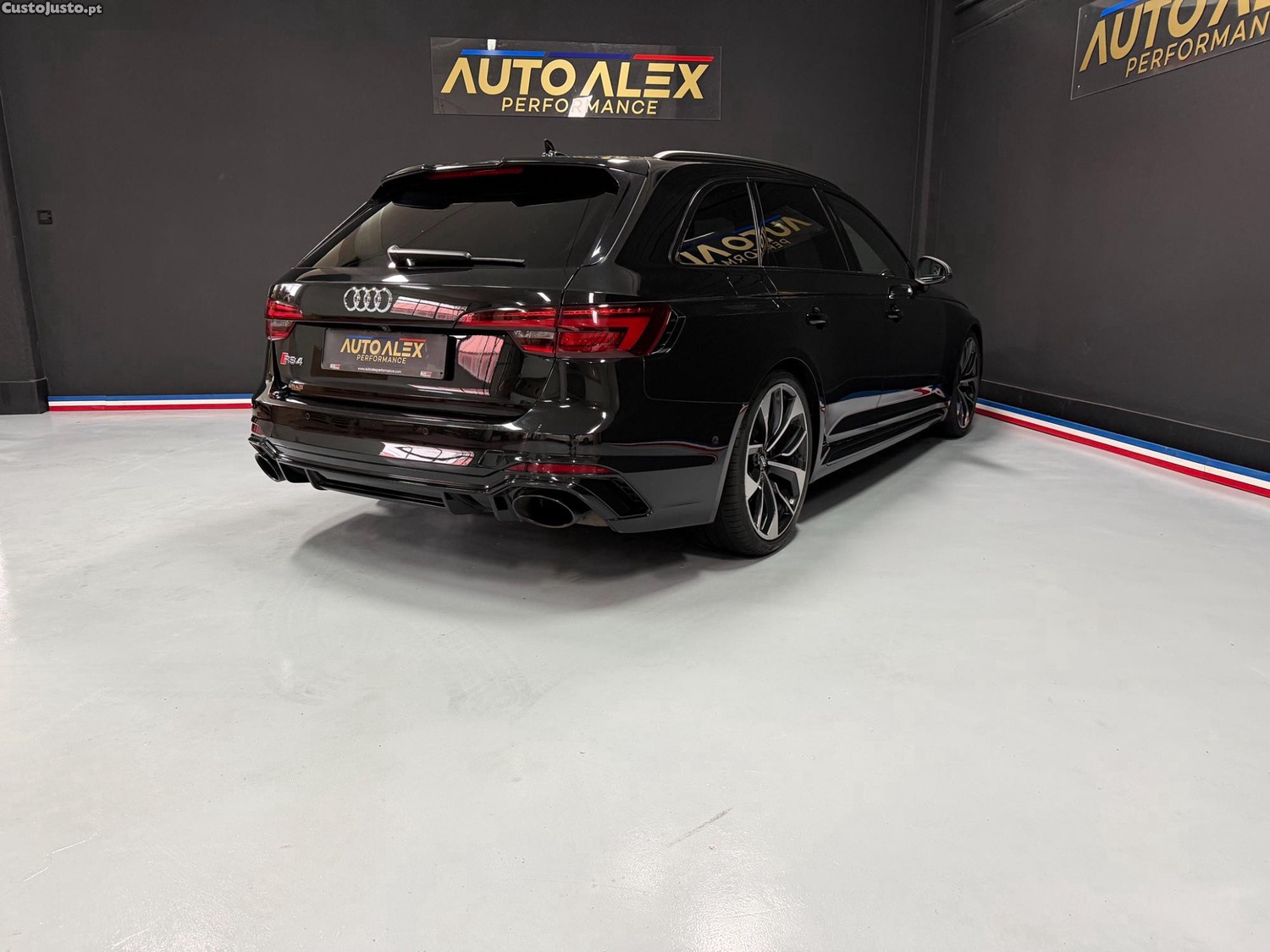 Audi RS4 Avant — fotografia 15