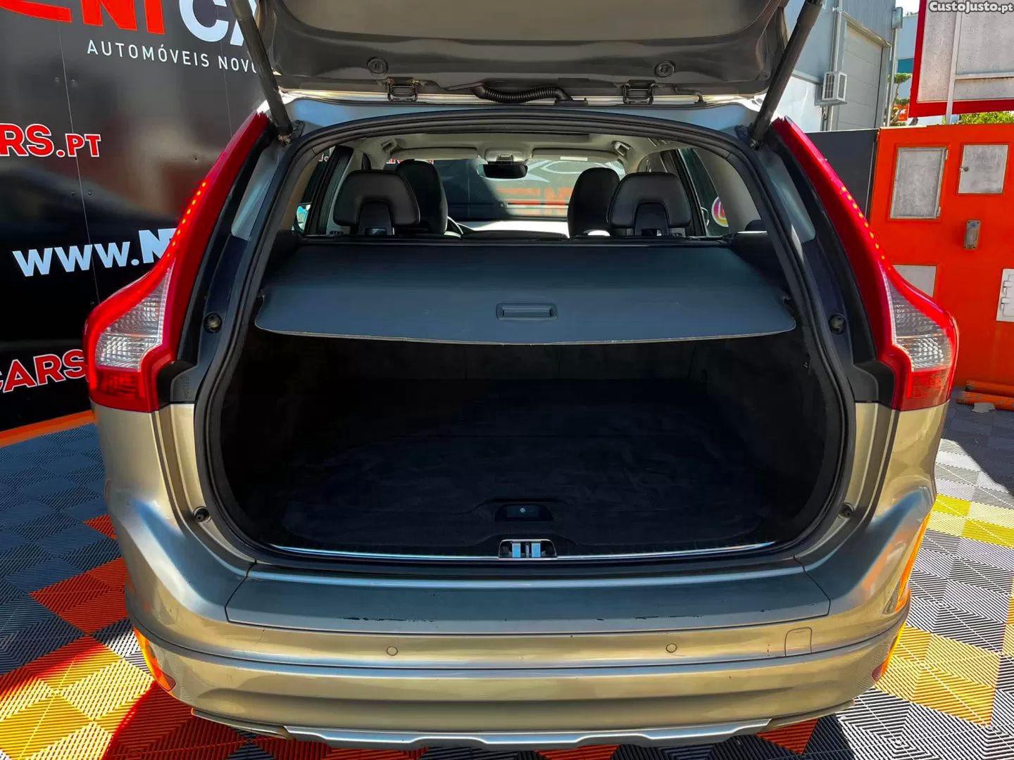 Volvo XC 60 2.0 d4 momentum geartronic — fotografia 3