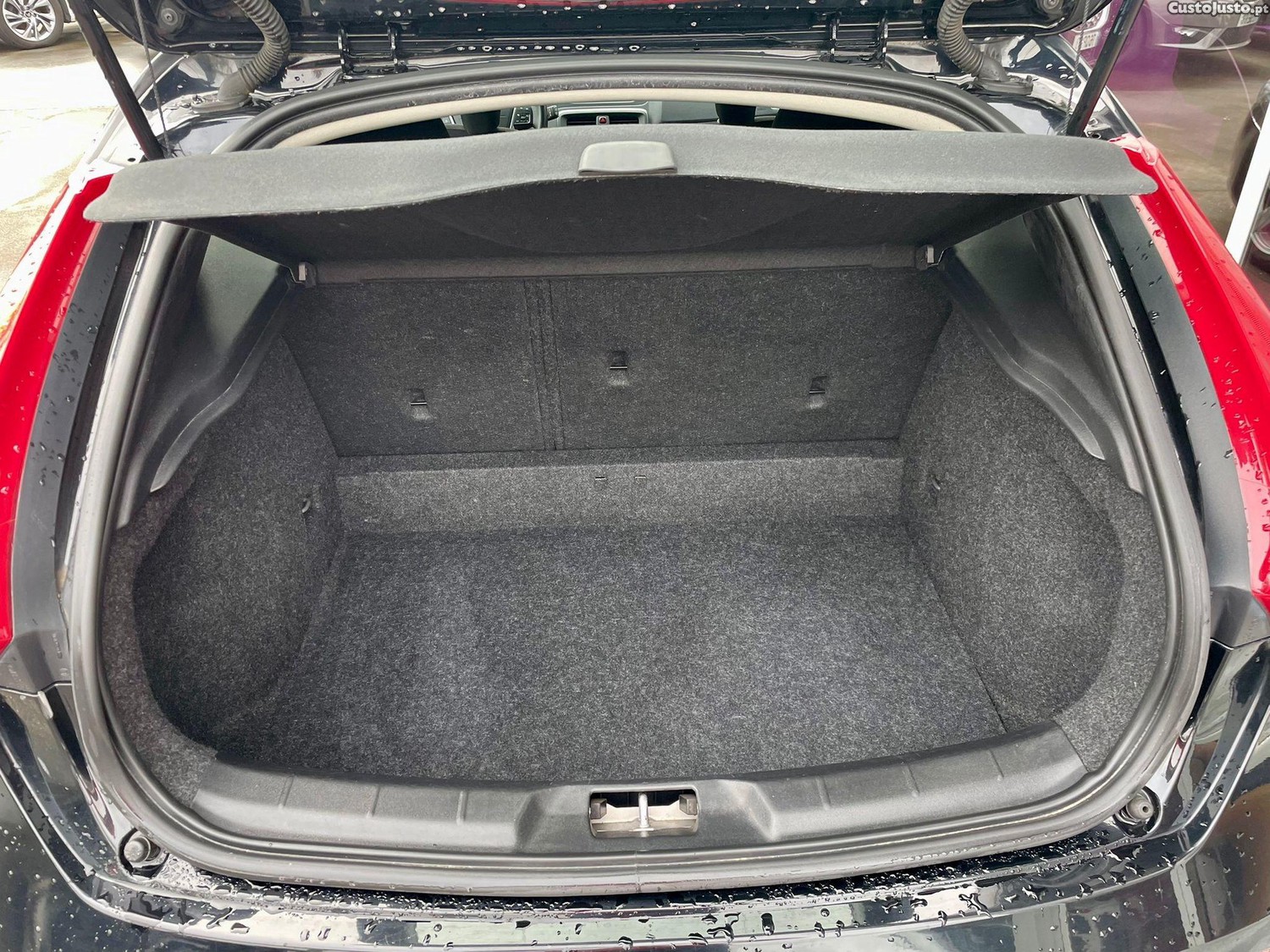 Volvo V40 2.0 D2 Kinetic Eco — fotografia 3