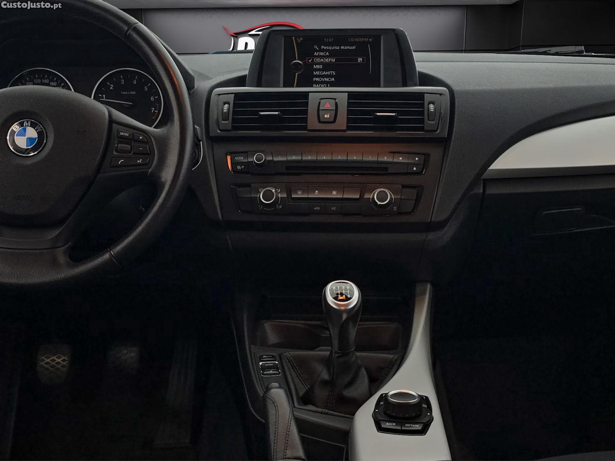 BMW 114 i — fotografia 13