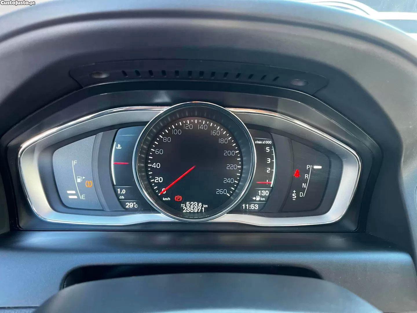 Volvo XC 60 2.0 d4 momentum geartronic — fotografia 15