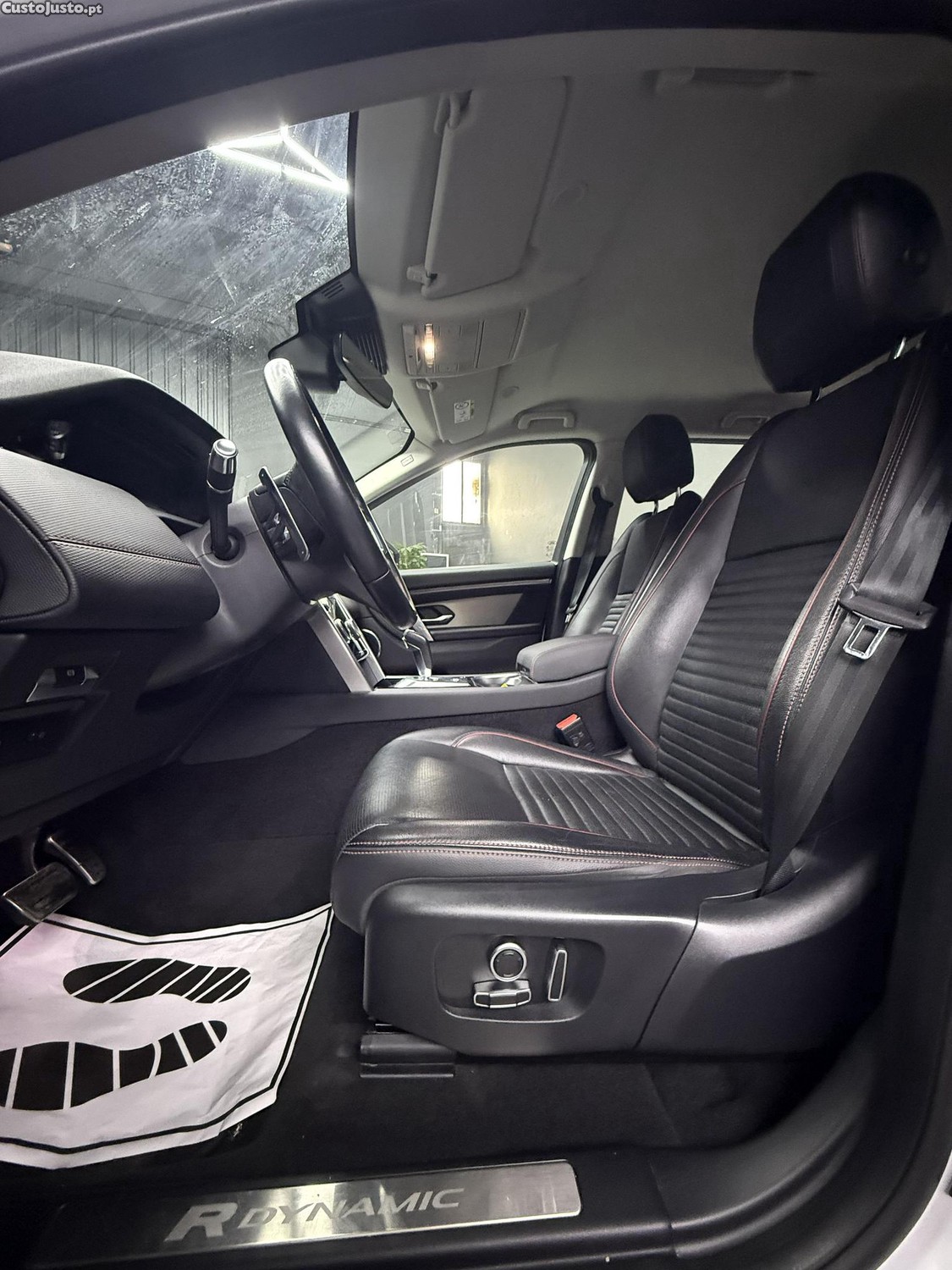 Land Rover Discovery R Dynamic — fotografia 17