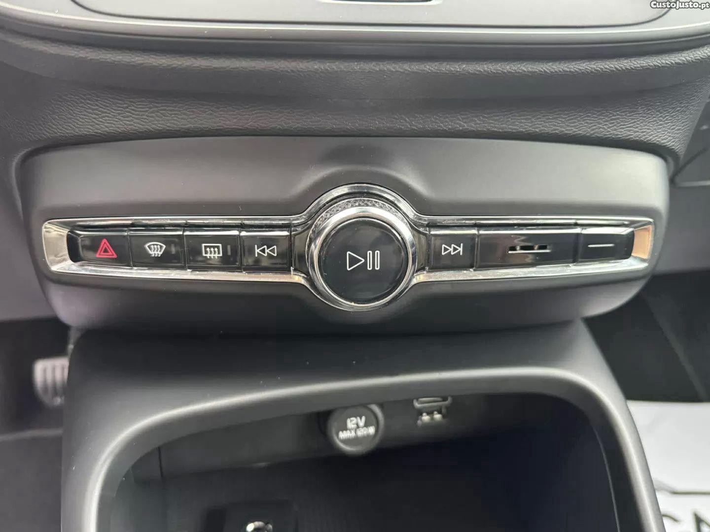 Volvo XC 40 2.0 d3 momentum core — fotografia 9