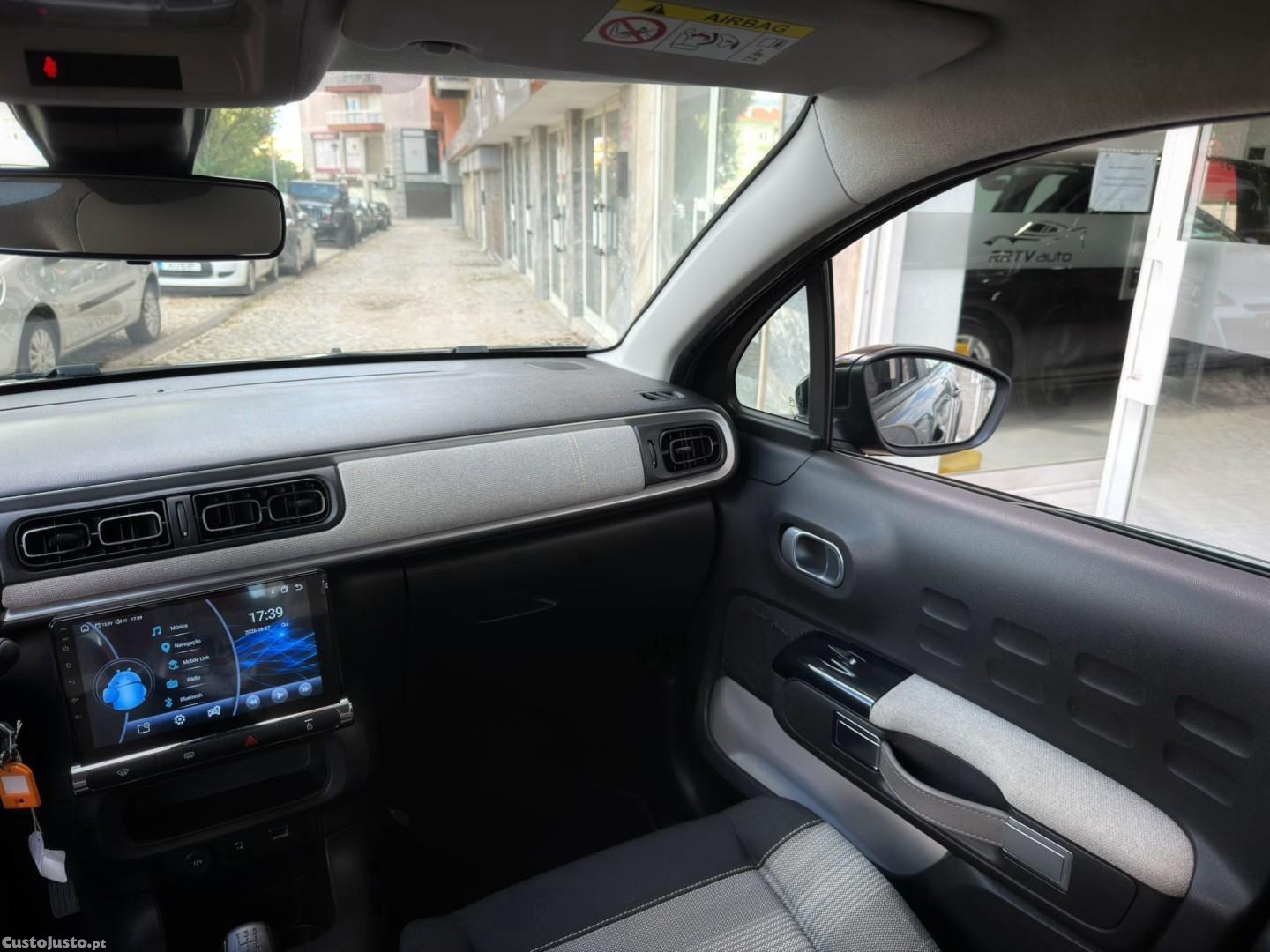 Citroën C3 1.2 PureTech Shine — fotografia 3