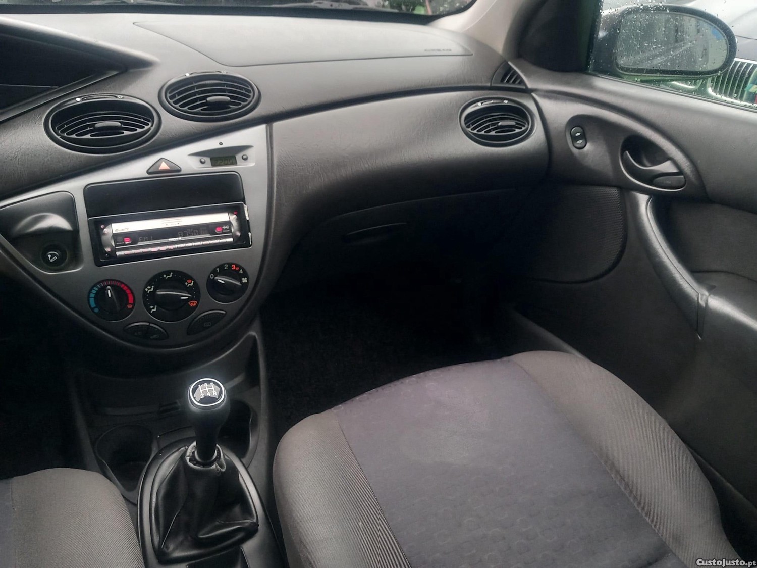 Ford Focus 1.4 Ambiente — fotografia 10