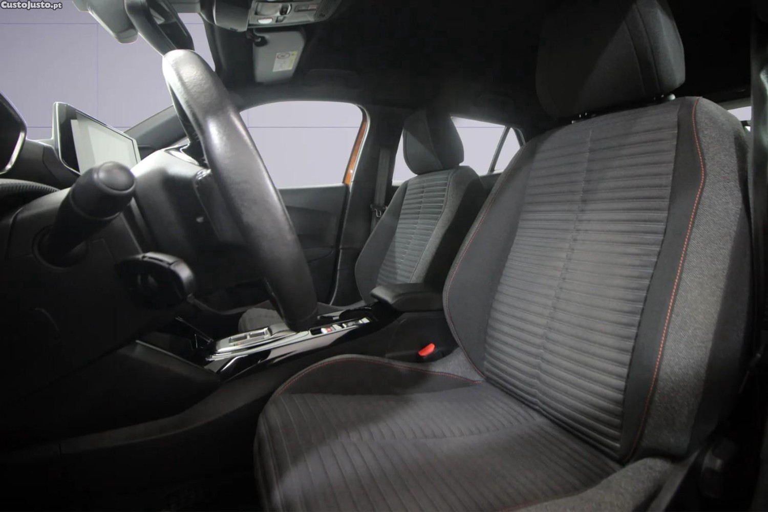 Peugeot e-2008 50 kWh Active Pack — fotografia 10