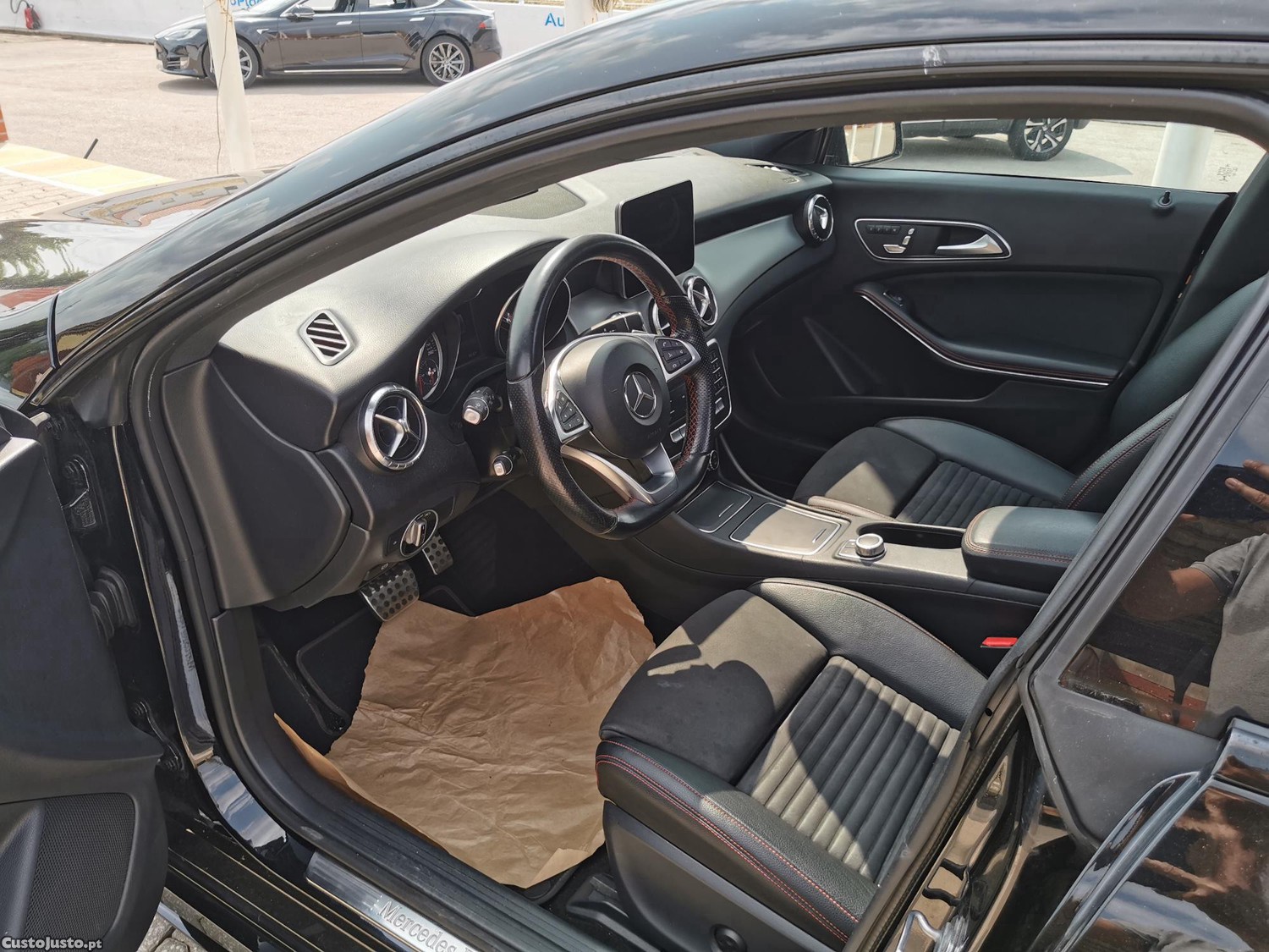 Mercedes-Benz CLA 180 d SB AMG Line Full extras — fotografia 4