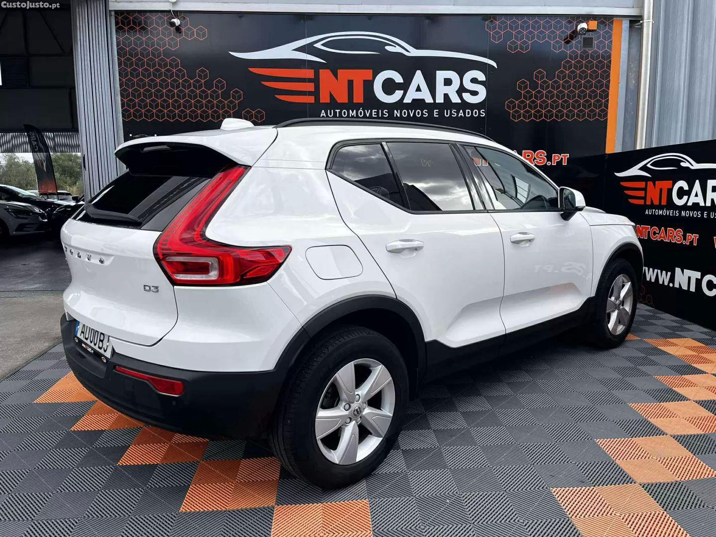 Volvo XC 40 2.0 d3 momentum core — fotografia 16