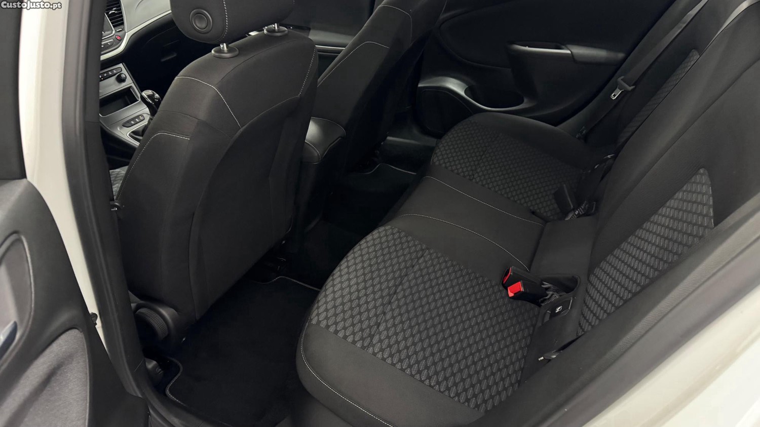 Opel Astra 1.5 D DESIGN TECH S/S — fotografia 5