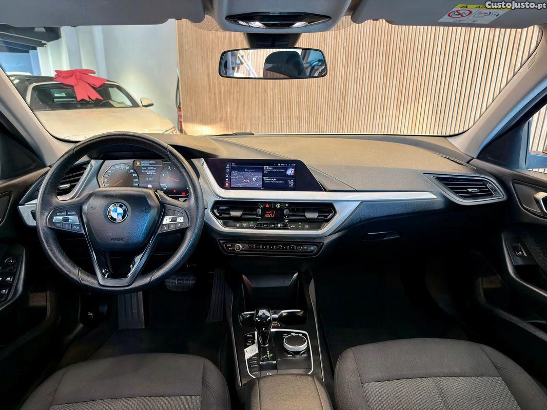 BMW 116 d Advantage Auto — fotografia 17
