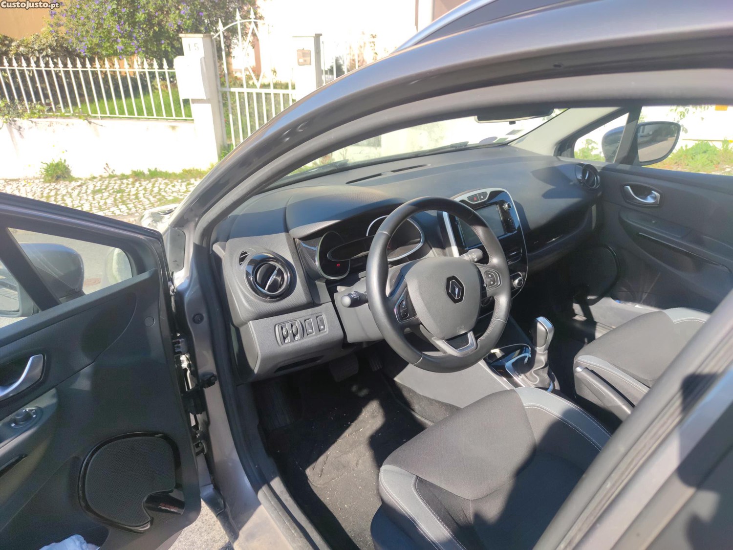 Renault Clio Intens GPLCaixa Automática — fotografia 8