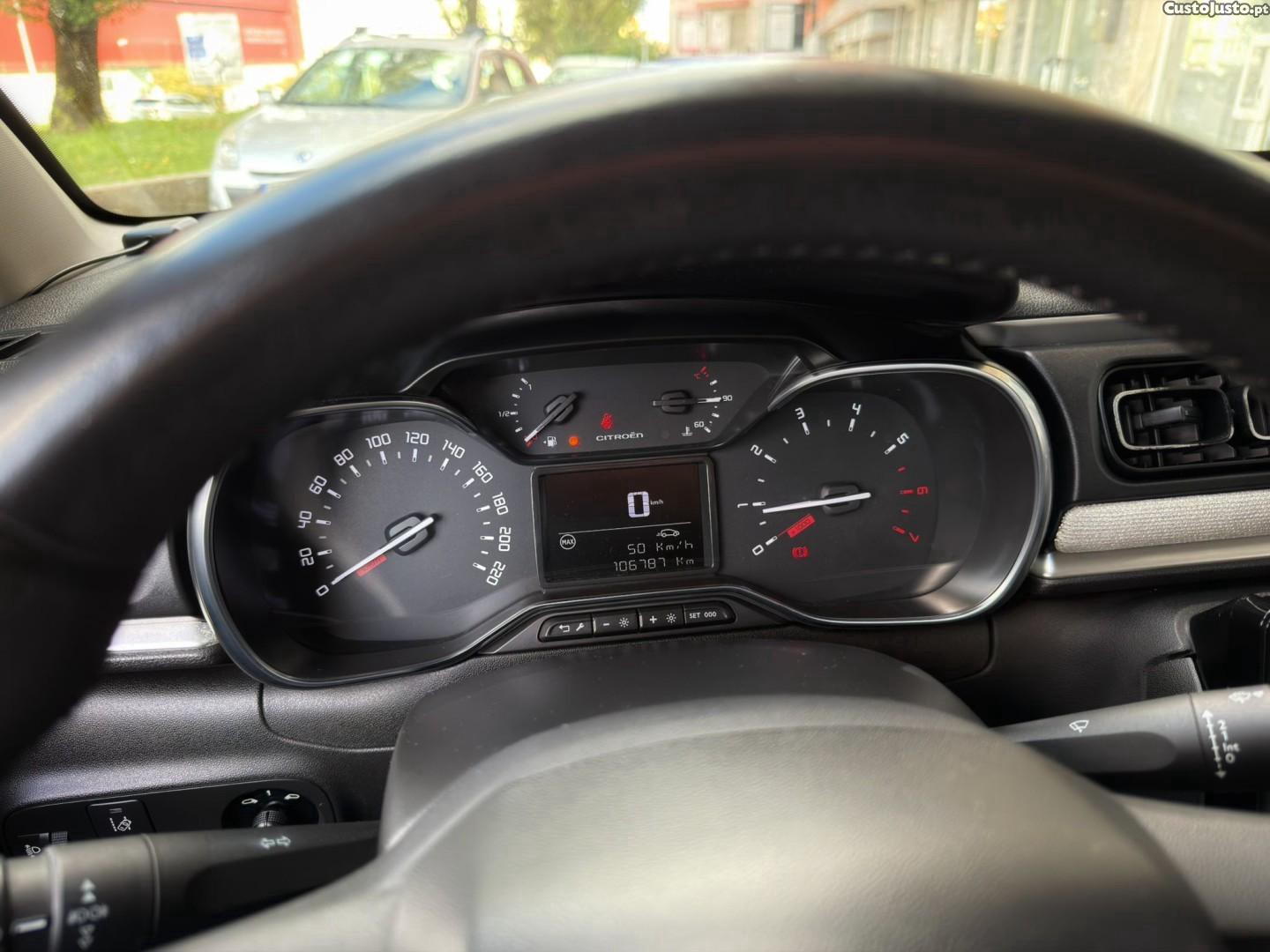 Citroën C3 1.2 PureTech Shine — fotografia 4