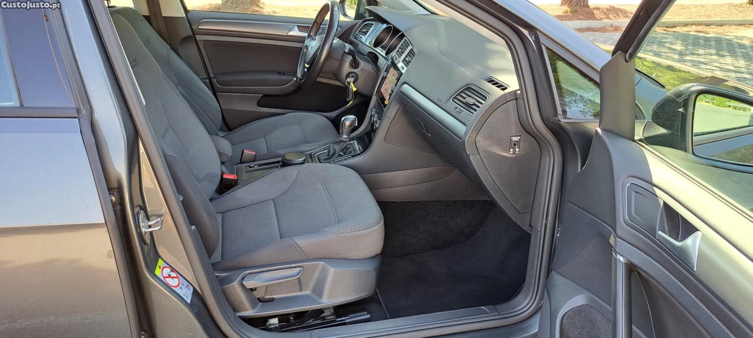 Volkswagen Golf Confortline TDI — fotografia 5