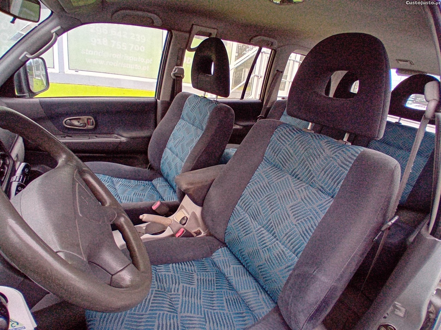 Mitsubishi Pajero SportWagon 2.5 TD 4x4 — fotografia 3
