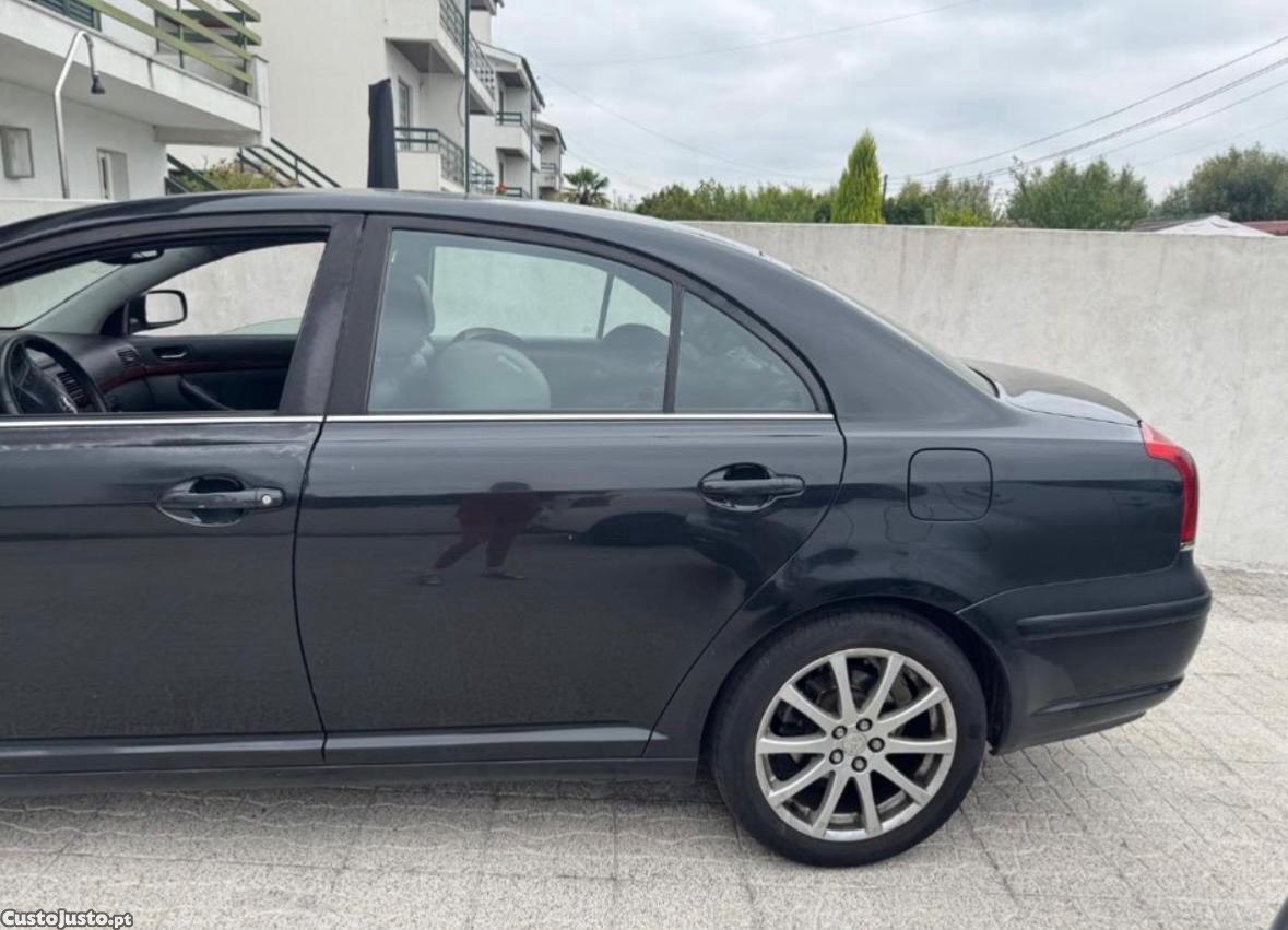 Toyota Avensis D4d gasoleo — fotografia 3