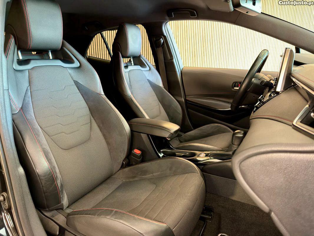 Toyota Corolla 1.8 Hybrid Exclusive — fotografia 16